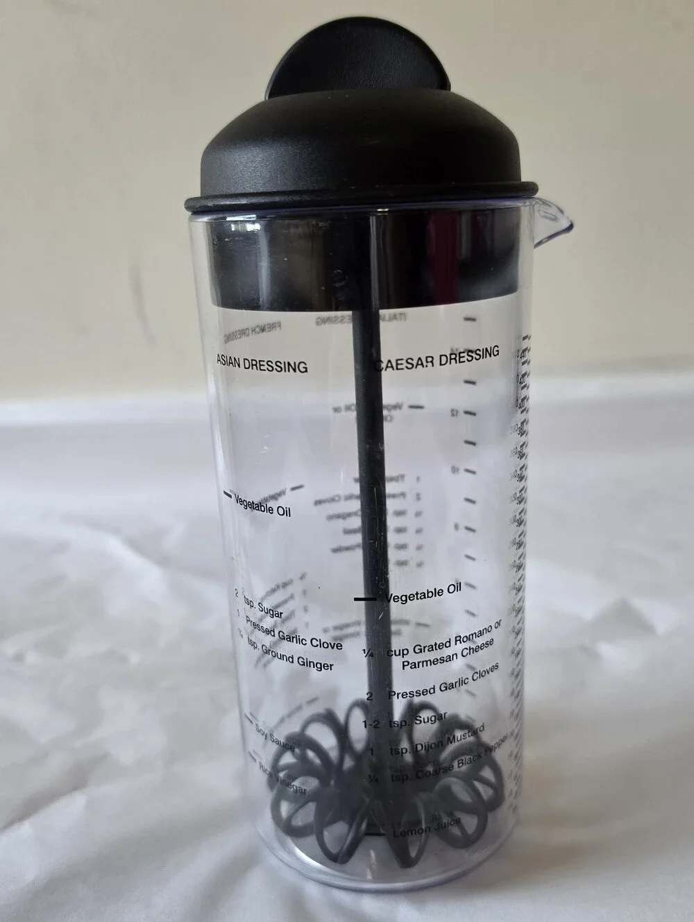 The Pampered Chef Measure Mix & Pour Salad Dressing Mixer Maker Retired #2265